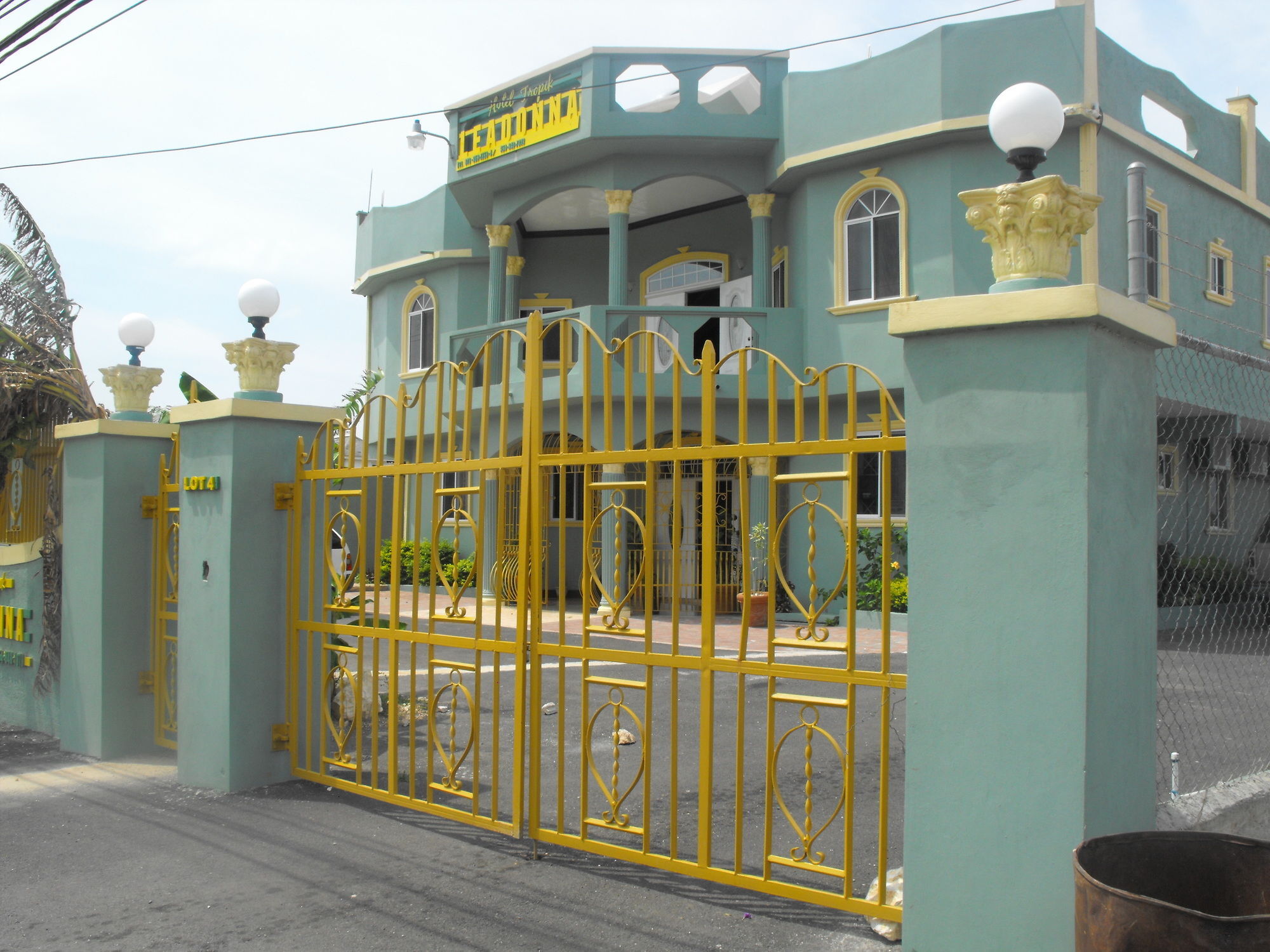 Hotel Tropik Leadonna Montego Bay Dış mekan fotoğraf